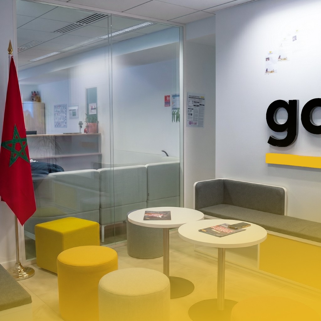 Comptable Tanger — cabinet ComptaGo : espace d'accueil aux couleurs de la marque, drapeau du Maroc et signalétique "go".